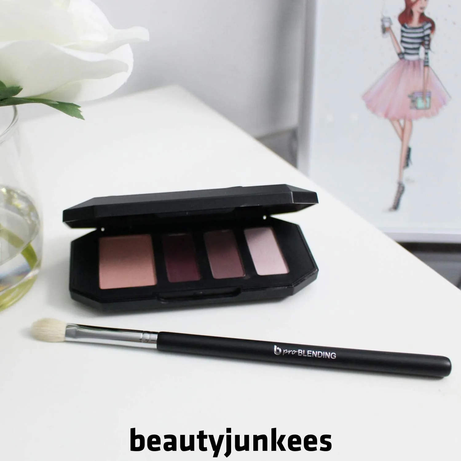 Tapered Blending Eyeshadow Makeup Brush – Beauty Junkees Professional Eye Shadow Blender Make Up Brush, Soft Firm Natural Hair Bristles for Precision Blending Buffing Harsh Lines; Premium Quality